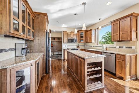643 Parkside Court Eagan MN 55123
