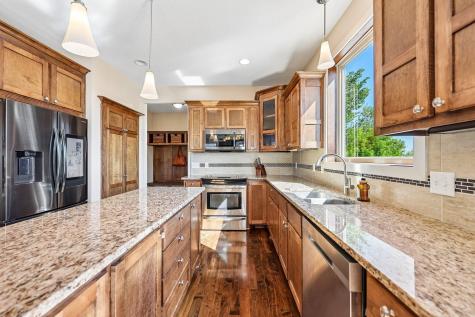 643 Parkside Court Eagan MN 55123