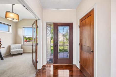 643 Parkside Court Eagan MN 55123