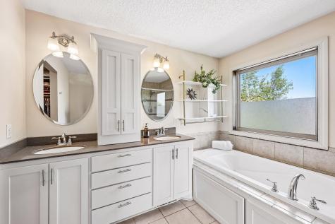 643 Parkside Court Eagan MN 55123