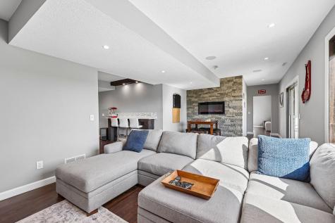 643 Parkside Court Eagan MN 55123