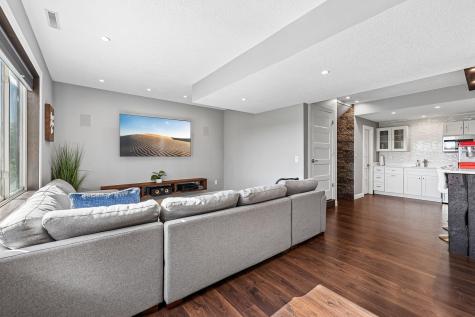 643 Parkside Court Eagan MN 55123