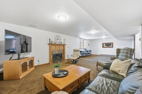 1619 38th Avenue S Fargo ND 58104