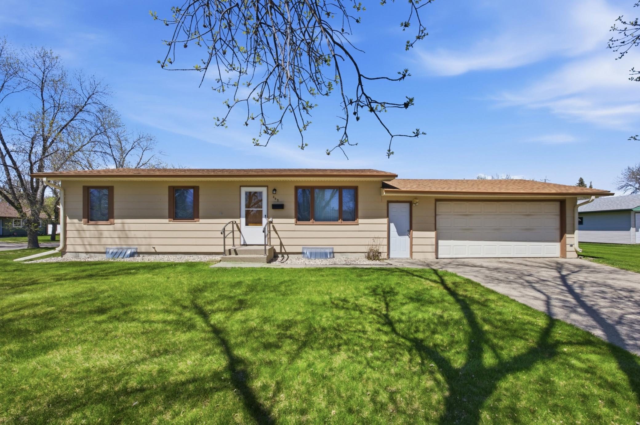 302 10th Avenue E West Fargo ND 58078