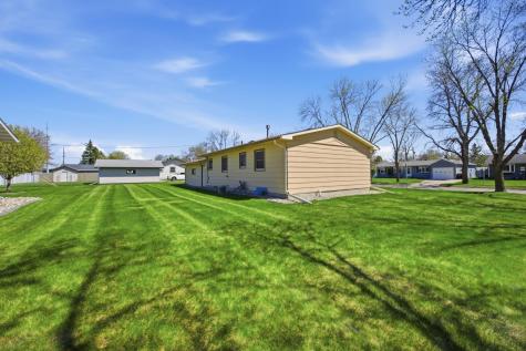 302 10th Avenue E West Fargo ND 58078