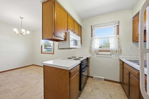 302 10th Avenue E West Fargo ND 58078
