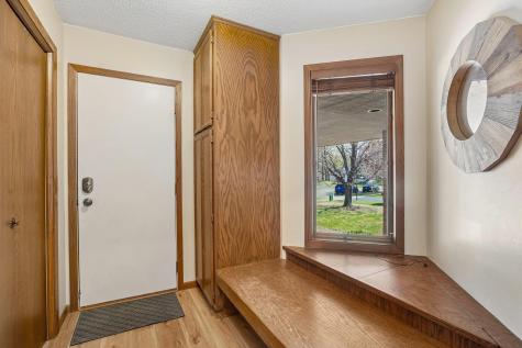 8912 Vincent Place Bloomington MN 55431