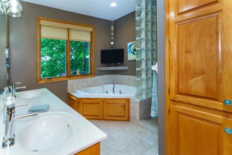 8551 Summit Oaks Bay Savage MN 55378