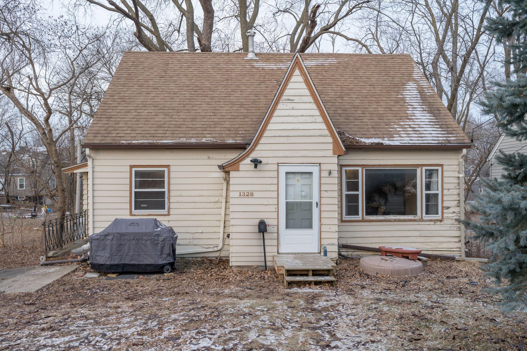 1328 Saint John Avenue Albert Lea MN 56007