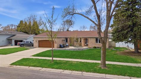 3102 Par Street N Fargo ND 58102