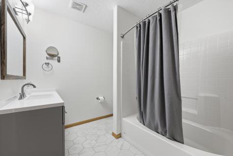 646 36th Avenue W West Fargo ND 58078