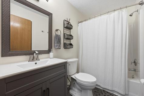 646 36th Avenue W West Fargo ND 58078