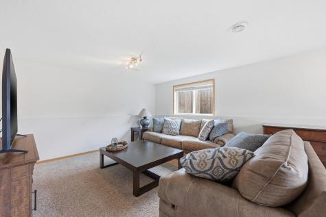 646 36th Avenue W West Fargo ND 58078