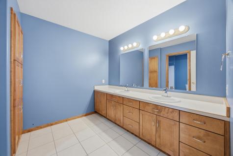274 44th Avenue S Moorhead MN 56560
