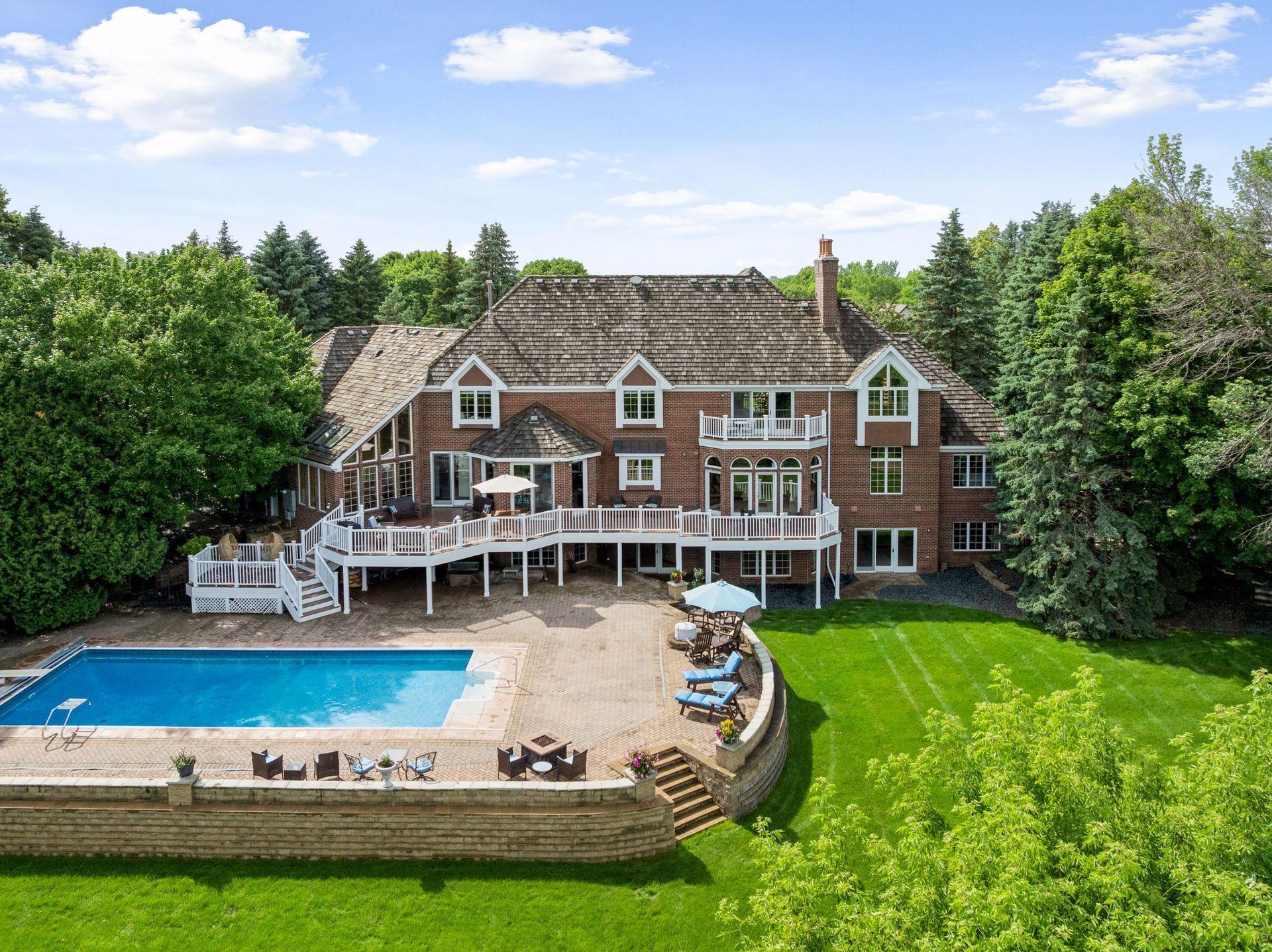 10 Apple Orchard Court Dellwood MN 55110