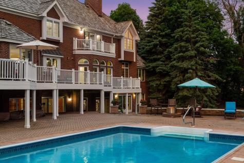 10 Apple Orchard Court Dellwood MN 55110