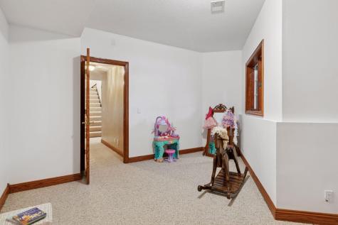 10 Apple Orchard Court Dellwood MN 55110