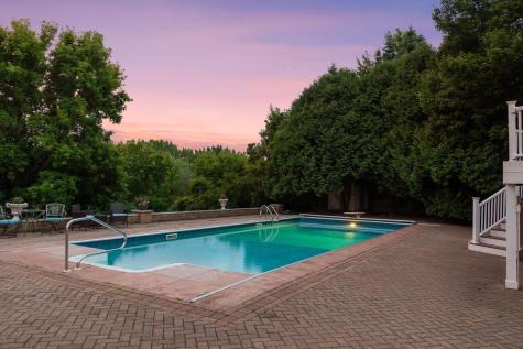 10 Apple Orchard Court Dellwood MN 55110