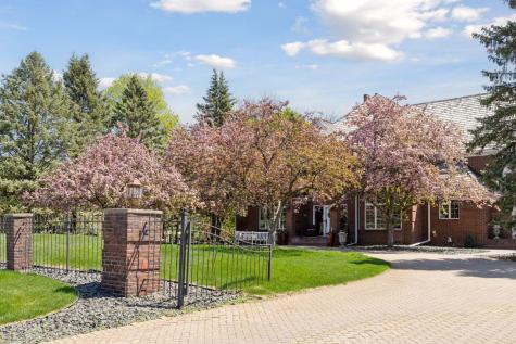 10 Apple Orchard Court Dellwood MN 55110