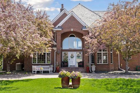 10 Apple Orchard Court Dellwood MN 55110