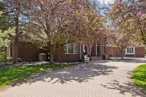 10 Apple Orchard Court Dellwood MN 55110