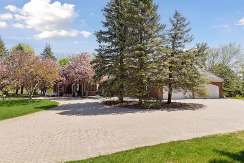 10 Apple Orchard Court Dellwood MN 55110