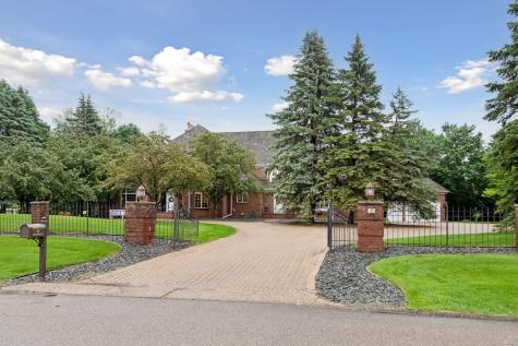 10 Apple Orchard Court Dellwood MN 55110