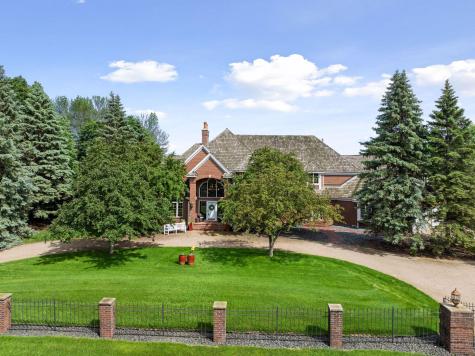 10 Apple Orchard Court Dellwood MN 55110