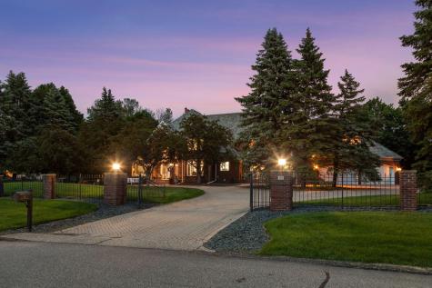 10 Apple Orchard Court Dellwood MN 55110