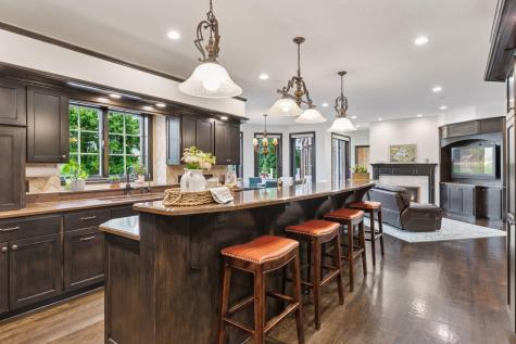 10 Apple Orchard Court Dellwood MN 55110