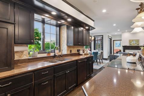 10 Apple Orchard Court Dellwood MN 55110