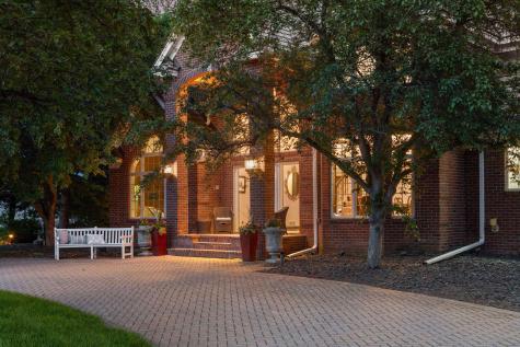 10 Apple Orchard Court Dellwood MN 55110
