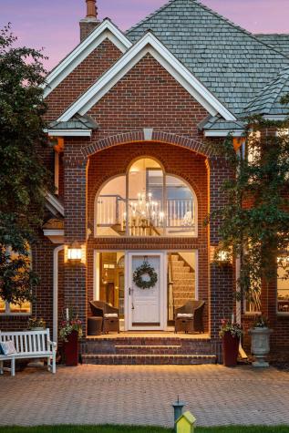 10 Apple Orchard Court Dellwood MN 55110