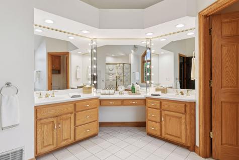 10 Apple Orchard Court Dellwood MN 55110