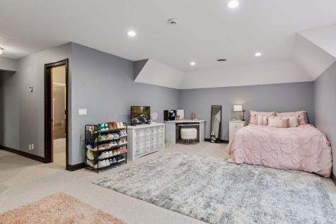 10 Apple Orchard Court Dellwood MN 55110