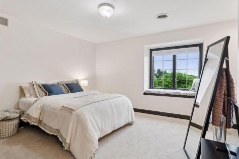 10 Apple Orchard Court Dellwood MN 55110