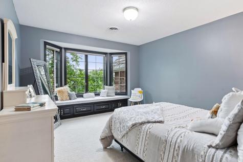 10 Apple Orchard Court Dellwood MN 55110