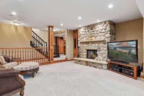 10 Apple Orchard Court Dellwood MN 55110