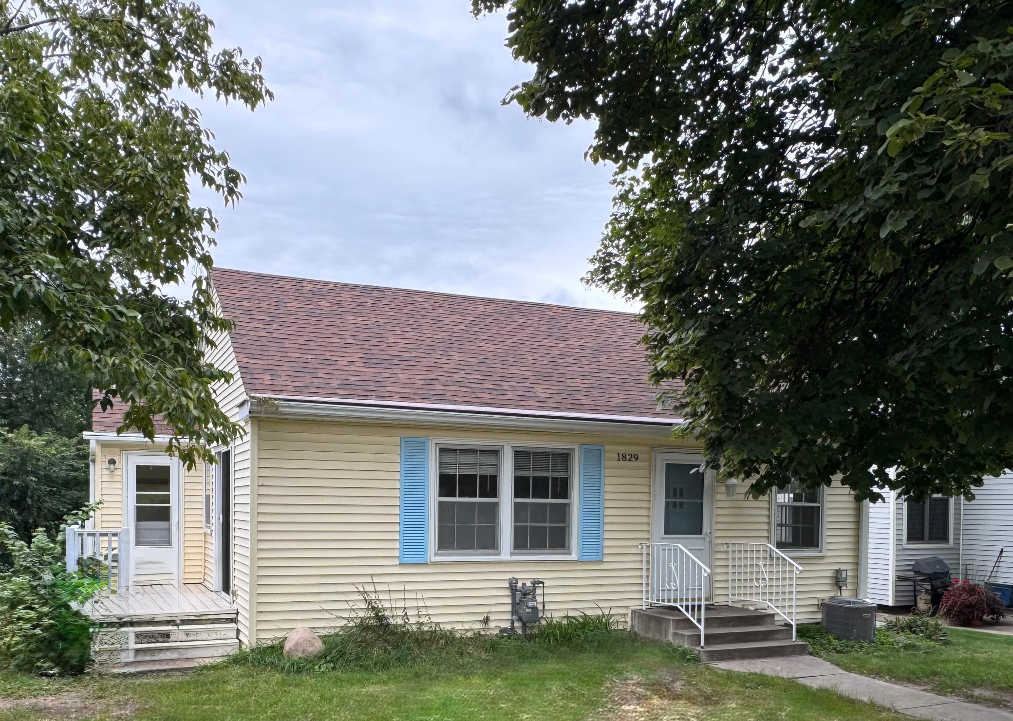 1829 Fulham Street Lauderdale MN 55113