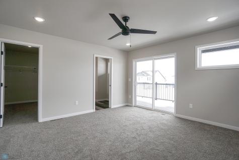 8072 Goldfinch Drive Horace ND 58047