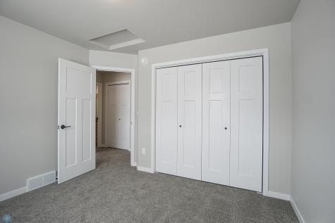 8072 Goldfinch Drive Horace ND 58047