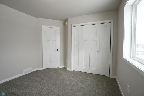 8072 Goldfinch Drive Horace ND 58047