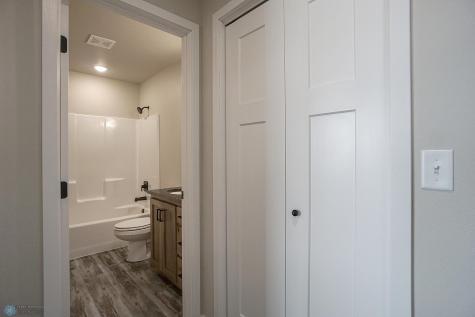 8072 Goldfinch Drive Horace ND 58047