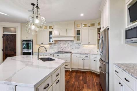 5990 Black Oaks Lane N Plymouth MN 55446