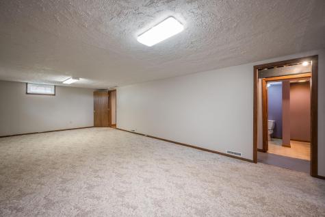 1721 Bantom Place Worthington MN 56187