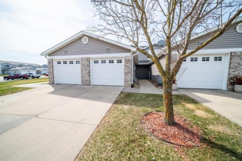 562 Pointe Ct SW Rochester MN 55902