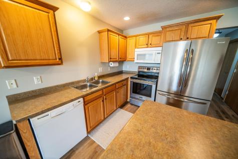 562 Pointe Ct SW Rochester MN 55902