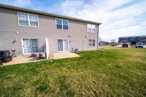 562 Pointe Ct SW Rochester MN 55902
