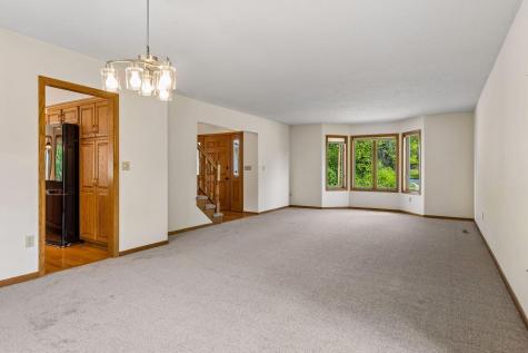 1933 Charlton Street West Saint Paul MN 55118