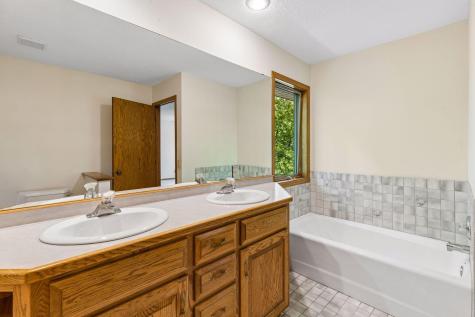 1933 Charlton Street West Saint Paul MN 55118